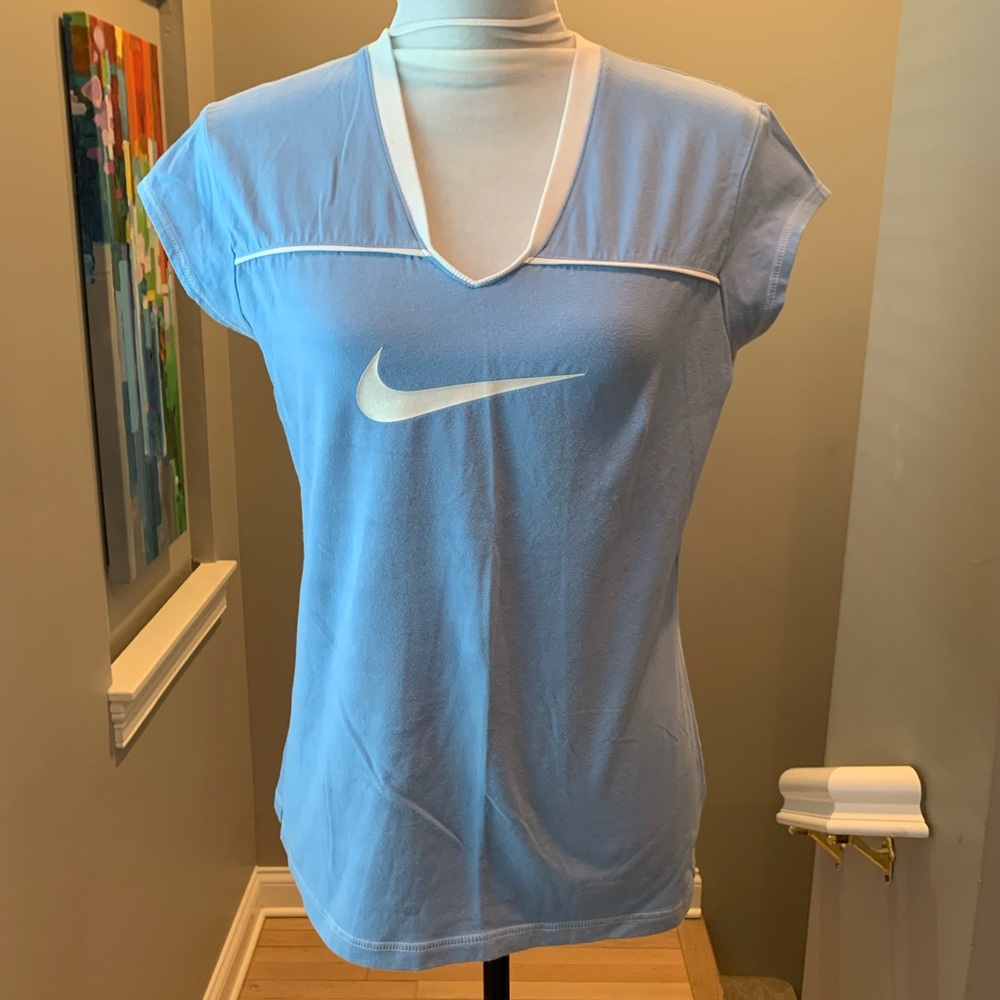 NWOT Nike women’s athletic V-neck t-shirt. Sz L. Baby blue & white trim & swoosh